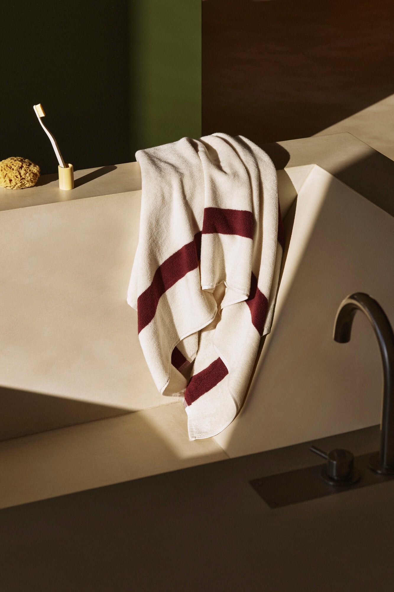 Stripe badehåndklæde, 70x140 cm - bordeaux